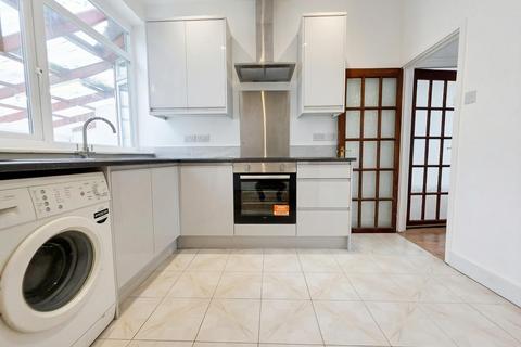 3 bedroom semi-detached house to rent, Church Street, London