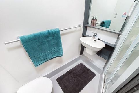 Studio to rent, Market Road