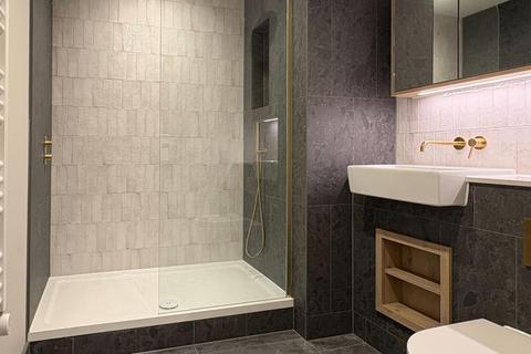 Studio to rent, Caversham Road
