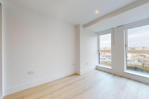 2 bedroom flat to rent, Beverley Way