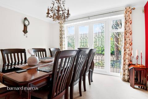 4 bedroom detached house for sale, Cleveland Gardens, Worcester Park