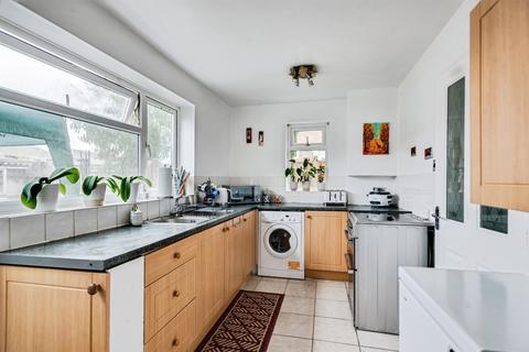 undefined, Farmers Close, Witney