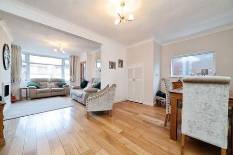 4 bedroom end of terrace house for sale, Nelson Road, Hull