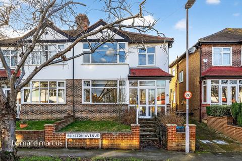 Royston Avenue, Wallington