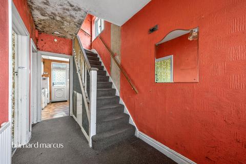 3 bedroom semi-detached house for sale, Royston Avenue, Wallington