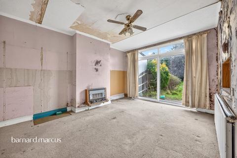 3 bedroom semi-detached house for sale, Royston Avenue, Wallington