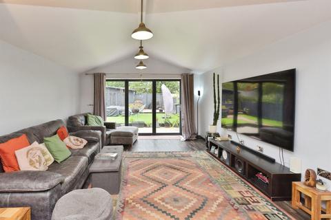 3 bedroom semi-detached house for sale, Bellway, Woburn Sands, Milton Keynes