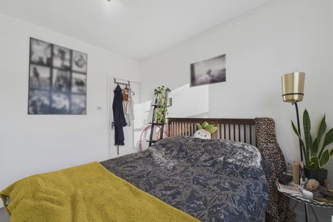 2 bedroom flat for sale, Batoum Gardens, London