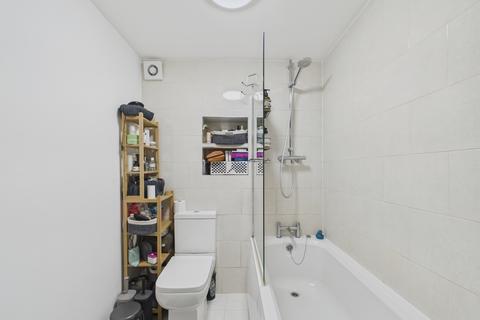 2 bedroom flat for sale, Batoum Gardens, London