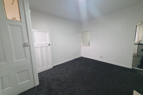 2 bedroom terraced house to rent, Gilnow Lane, Bolton
