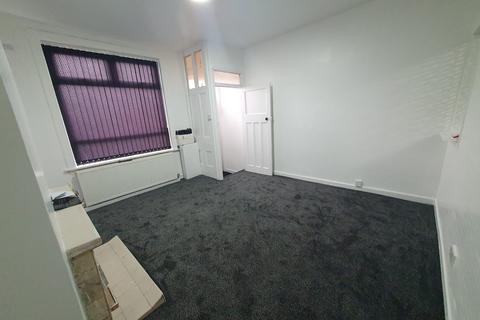 2 bedroom terraced house to rent, Gilnow Lane, Bolton
