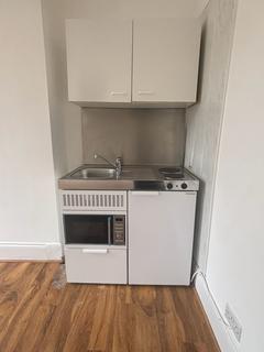 1 bedroom in a house share to rent, Wandsworth Road, London