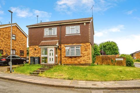 3 bedroom detached house for sale, Shanklin Close, Luton