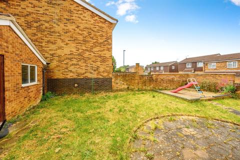 3 bedroom detached house for sale, Shanklin Close, Luton