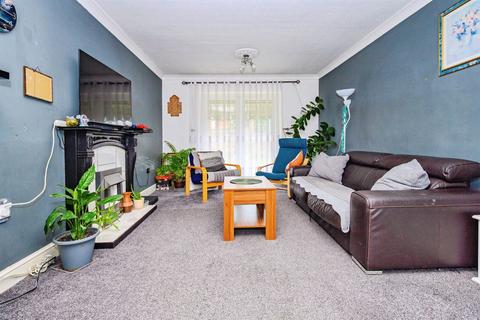 3 bedroom detached house for sale, Shanklin Close, Luton