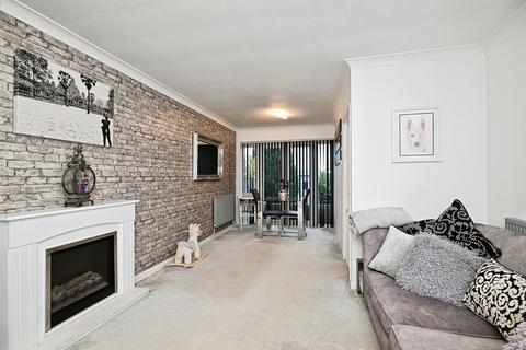 2 bedroom terraced house for sale, Gladstone Drive, Sittingbourne