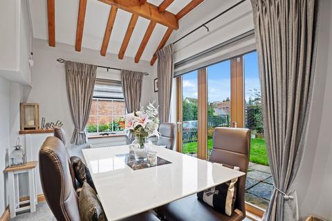 3 bedroom character property for sale, Wisteria Cottage, Warwick