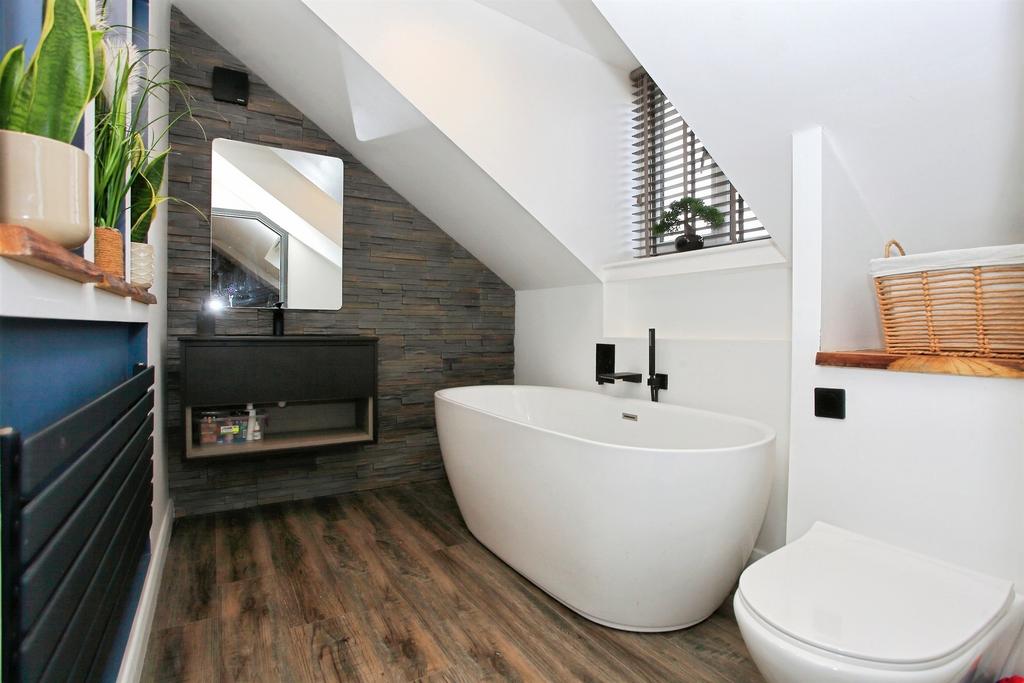 En-Suite Bathroom