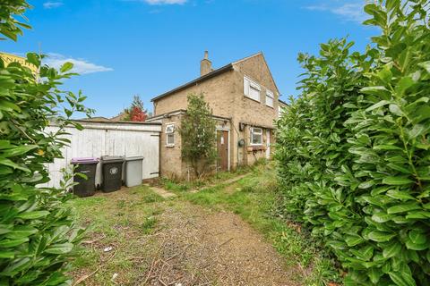 3 bedroom end of terrace house for sale, Windsor Close, Stamford