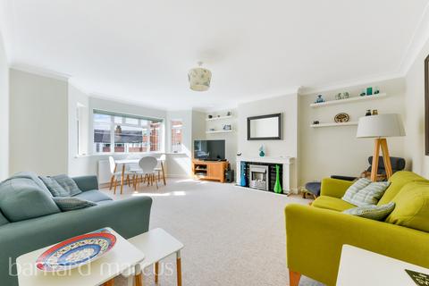 3 bedroom apartment for sale, St Leonards Road, London