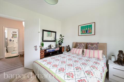 3 bedroom apartment for sale, St Leonards Road, London