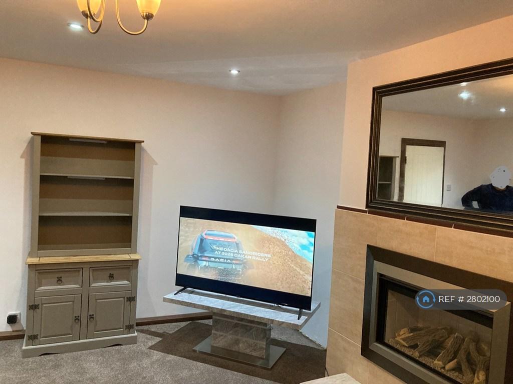 Living/Dining Room (1)