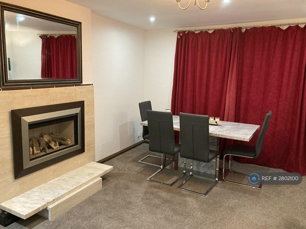 Living/Dinig Room (3)
