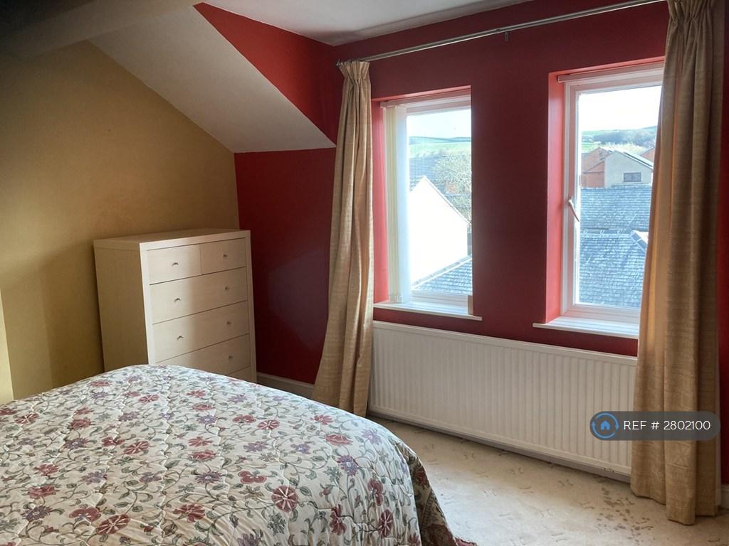 Large Main Bedroom (2)