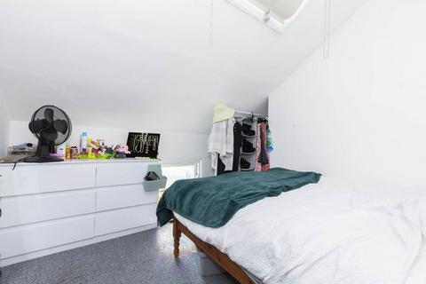 2 bedroom flat to rent, N8