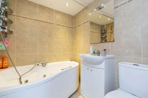 2 bedroom flat to rent, N8