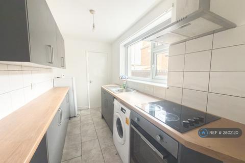 2 bedroom terraced house to rent, Newfield St, Stoke-On-Trent, ST6