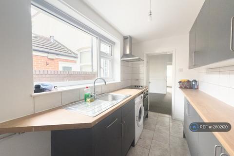 2 bedroom terraced house to rent, Newfield St, Stoke-On-Trent, ST6