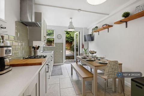 4 bedroom terraced house to rent, Fingal St, London, SE10