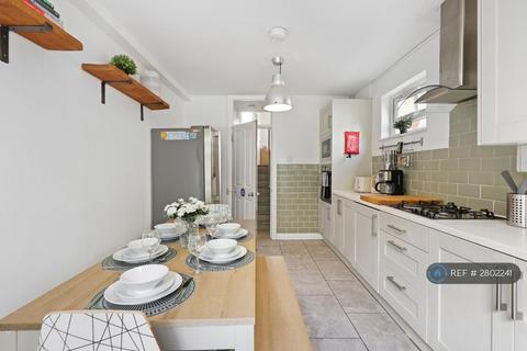 4 bedroom terraced house to rent, Fingal St, London, SE10