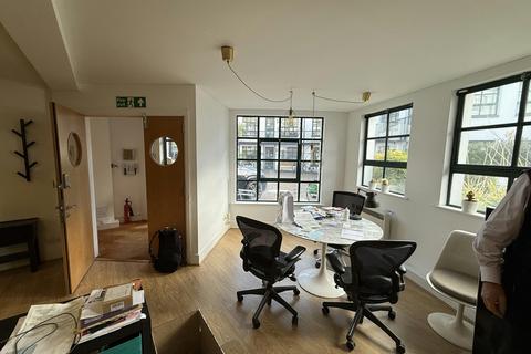 Office to rent, 158 Hurlingham Rd London SW6 3NG