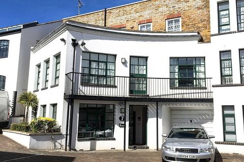 Office to rent, 158 Hurlingham Rd London SW6 3NG