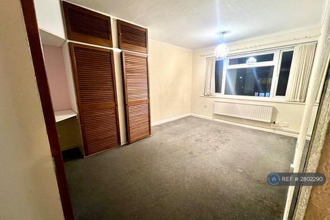 2 bedroom maisonette to rent, Sutton Hall Road, Hounslow, TW5