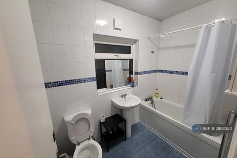 4 bedroom flat to rent, Ilford, Ilford, IG2