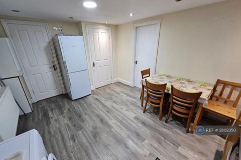 4 bedroom flat to rent, Ilford, Ilford, IG2