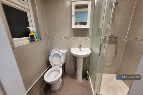4 bedroom flat to rent, Ilford, Ilford, IG2