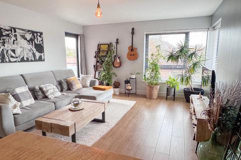 2 bedroom flat for sale, Didsbury Road, Heaton Mersey, Stockport