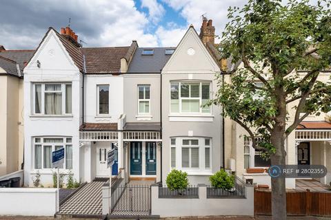 3 bedroom maisonette to rent, Heythorp Street, London, SW18