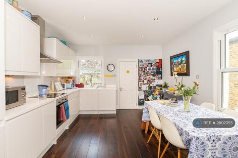 3 bedroom maisonette to rent, Heythorp Street, London, SW18