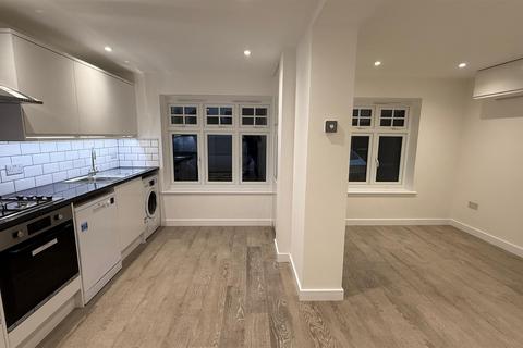 1 bedroom flat to rent, Winey Close, Chessington KT9