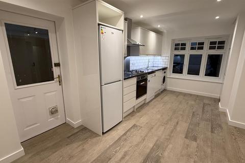 1 bedroom flat to rent, Winey Close, Chessington KT9