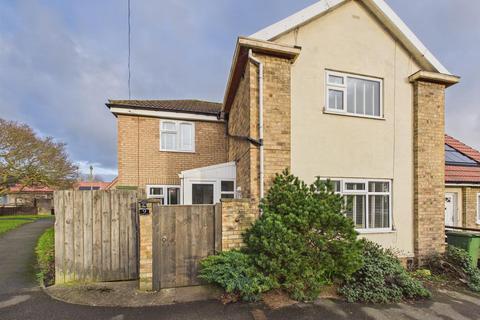 3 bedroom end of terrace house for sale - Sewerby Court, Bridlington