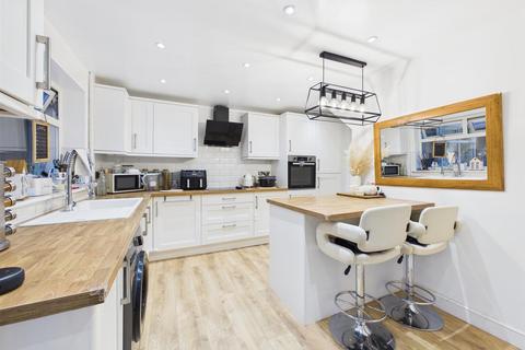 3 bedroom end of terrace house for sale, Sewerby Court, Bridlington
