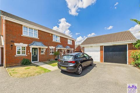 Cagney Close, Wainscott