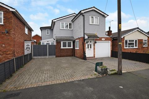 4 bedroom detached house for sale, Fairlop Avenue, Canvey Island SS8
