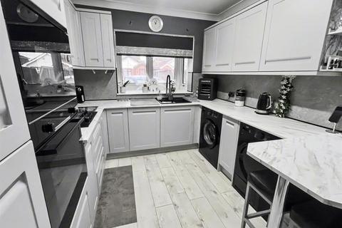 4 bedroom detached house for sale, Fairlop Avenue, Canvey Island SS8